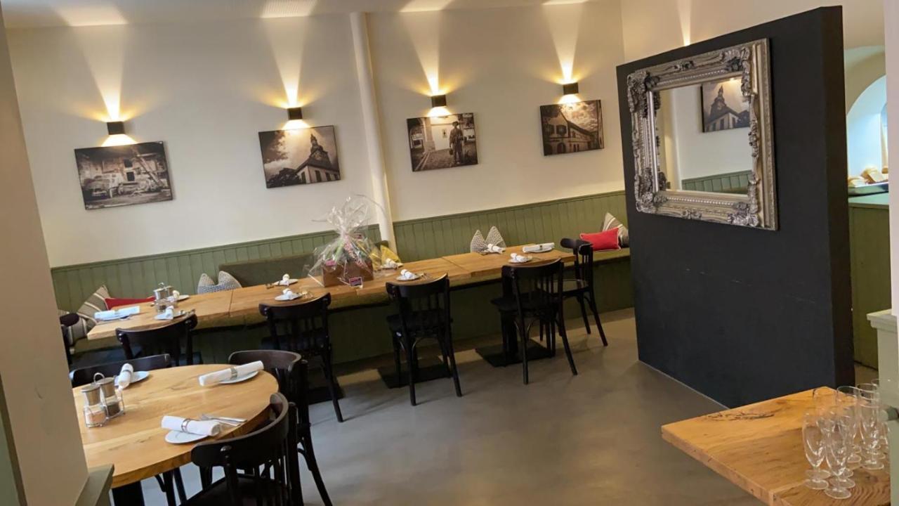 Hotel Restaurant Goldenes Ross Gollheim Exterior foto
